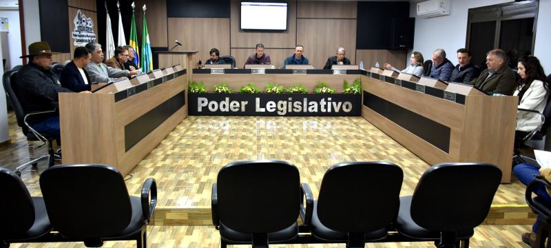 Câmara aprova reestruturação de cargos públicos, valorização na saúde e avança com projetos urgentes do Executivo